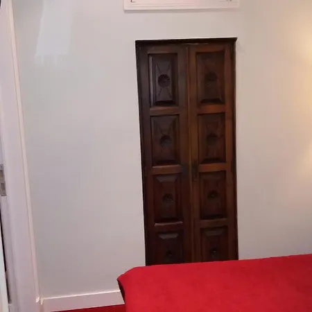 多姆桑丘一世酒店 2*