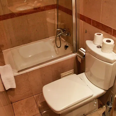 多姆桑丘一世酒店 2*